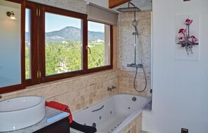 Combined shower/tub