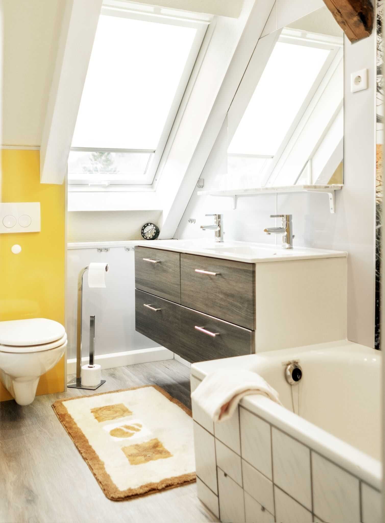 Douche, sèche-cheveux, serviettes fournies