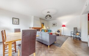 Téléviseur, foyer, lecteur de DVD