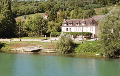Nice home in Jaulgonne with house sea view