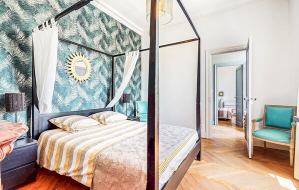 8 quartos, berço de viagem, Wi-Fi de cortesia