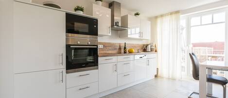 冰箱、微波炉、烤箱、洗碗机