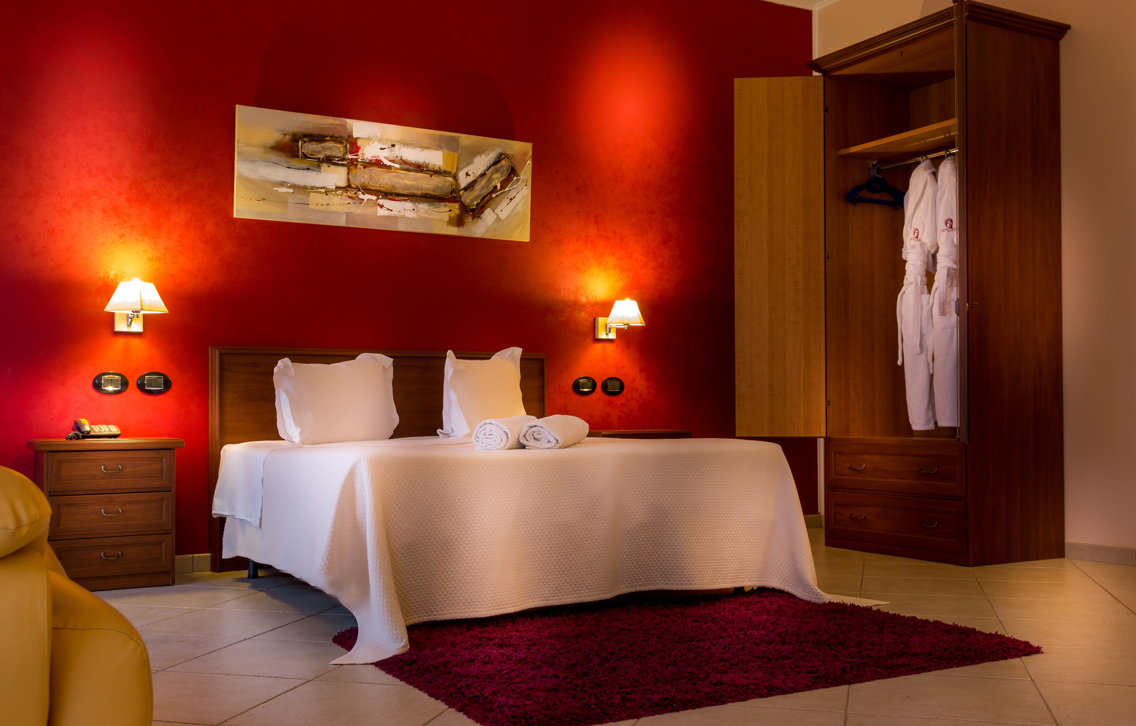 Habitación Deluxe con 1 cama matrimonial o 2 individuales, balcón, vista al parque | Sábanas de algodón egipcio y ropa de cama de alta calidad 