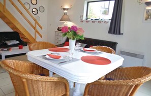 Dining - 1 bedroom amazing home in Ectot L'Auber (Ectot L'Auber)