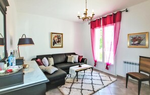 Living area - 2 bedroom stunning home in Merindol (Merindol)