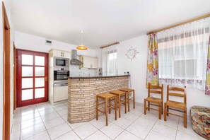 Fridge, microwave, oven, dishwasher