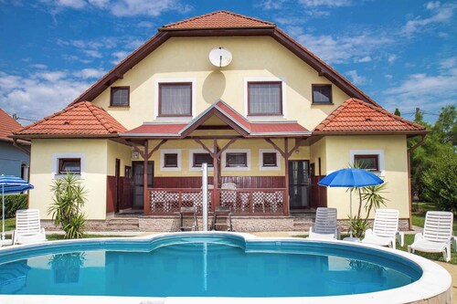 Holiday home in a quiet location near the beach with pool and barbecue