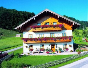 Exterior - Apartment Right - Landhaus Ramsauer (Tiefgraben)