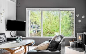 Fernseher, Kamin, DVD-Player, Tischfußball