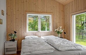 3 bedrooms, travel crib, free WiFi - 4 bedroom cozy home in Rødby (Rødby)