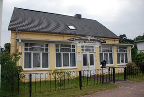 Unclassified image, 5 of 16, button