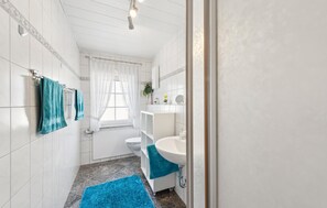 Shower - Cozy home in Strohn with kitchen (Strohn)