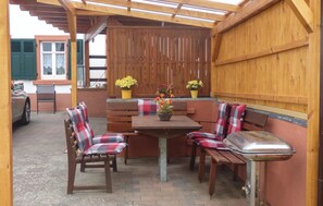 Outdoor dining - Cozy home in Strohn with kitchen (Strohn)