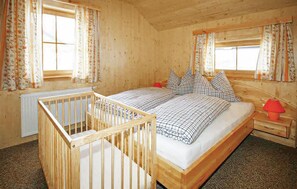 5 Schlafzimmer, Reisekinderbett, kostenloses WLAN, Bettwäsche