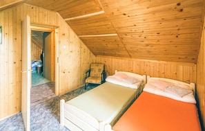 3 Schlafzimmer, Reisekinderbett