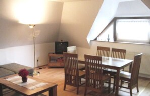 Dining - FW5 - Rohrdachhus, Germany (Middelhagen)