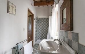 Shower - 3 bedroom awesome home in Montefiascone (VT) (Montefiascone (VT))