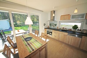 Geladeira, micro-ondas, fogão, lava-louças