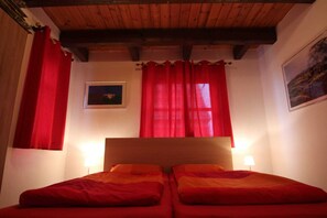 3 bedrooms, travel cot, WiFi