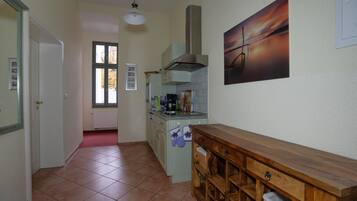 Kühlschrank, Mikrowelle, Geschirrspüler