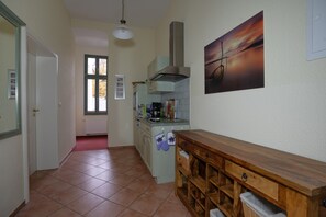 Kühlschrank, Mikrowelle, Geschirrspüler