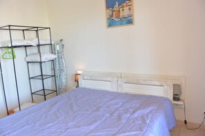 2 bedrooms, iron/ironing board, wheelchair access