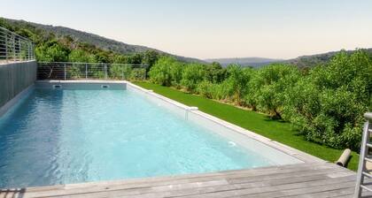 Homerez - House in Bonifacio, mountain view