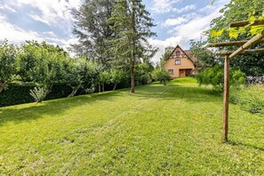 Property grounds - Homerez - Spacious apartment in Epfig with garden view (Epfig)