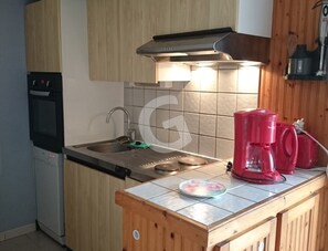 Frigorífic, microones, forn i placa de cuina 