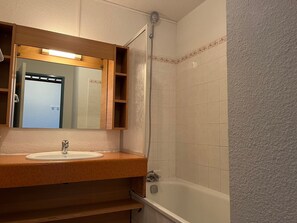 Bathroom - Cozy apartment with balcony, slope access, 6 people, Peyresourde (Peyragudes)