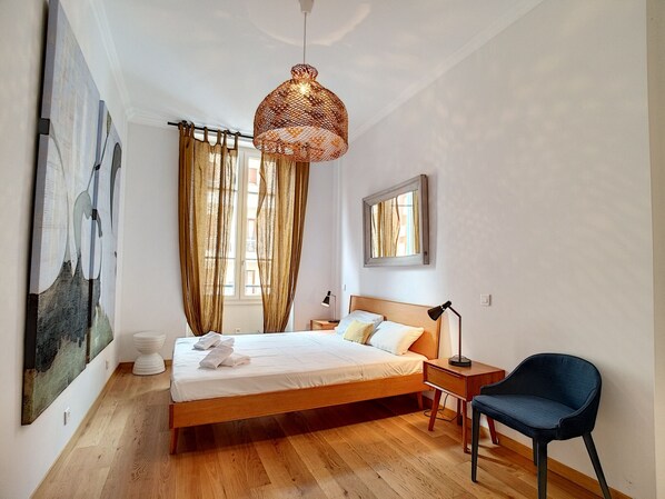 2 bedrooms, iron/ironing board