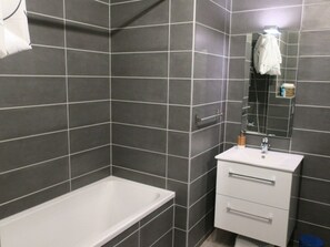 Bathroom - Cozy apartment 6 pax, balcony, parking, wifi (Châtel)