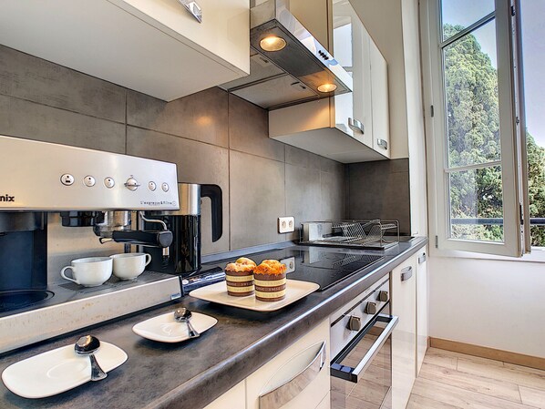 Fridge, microwave, oven, dishwasher