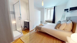 4 chambres, fer et planche à repasser, lit parapluie, Wi-Fi gratuit