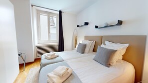 4 bedrooms, iron/ironing board, free WiFi, bed sheets - zeller 182m2 ac city center 4br3bth (Colmar)