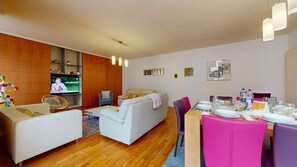 Unclassified image, 3 of 46, button