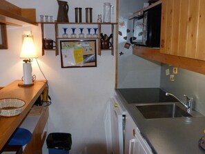 Fridge, oven, dishwasher, coffee/tea maker