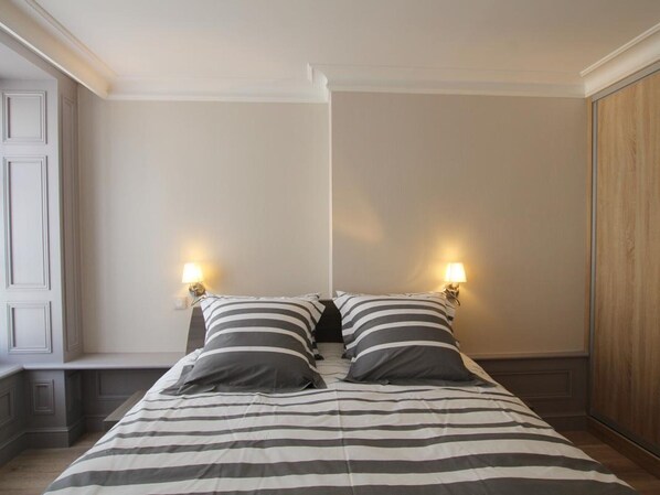 Free WiFi, bed sheets