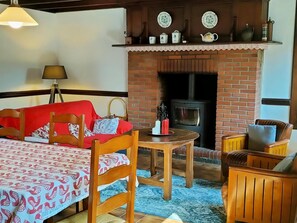 TV, fireplace - Rustic house in Vicq-sur-Mer - 6 people, Pets allowed (Vicq-sur-Mer)