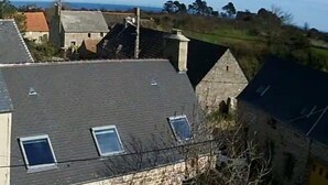 A stone building with a sloped roof and skylights. - Rustic house in Vicq-sur-Mer - 6 people, Pets allowed (Vicq-sur-Mer)