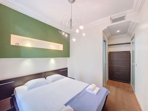2 bedrooms, iron/ironing board - N&J - CALIFORNIA - Central - Very close sea (Niza)