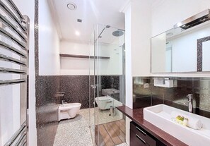 Shower, hair dryer - N&J - CALIFORNIA - Central - Very close sea (Niza)