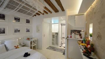 1 bedroom, in-room safe, desk, iron/ironing board