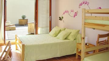 1 bedroom, iron/ironing board, Internet