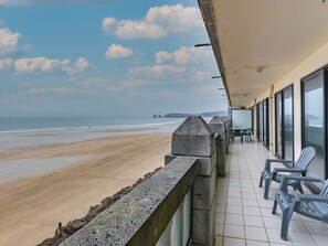 Property grounds - Modern seaside apartment with balcony and parking (Hendaye)