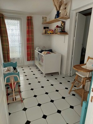 Children's area - Homerez - Charming Villa in Meynes with Private Pool (Meynes)