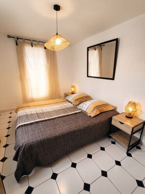 4 bedrooms, iron/ironing board, travel cot, free WiFi