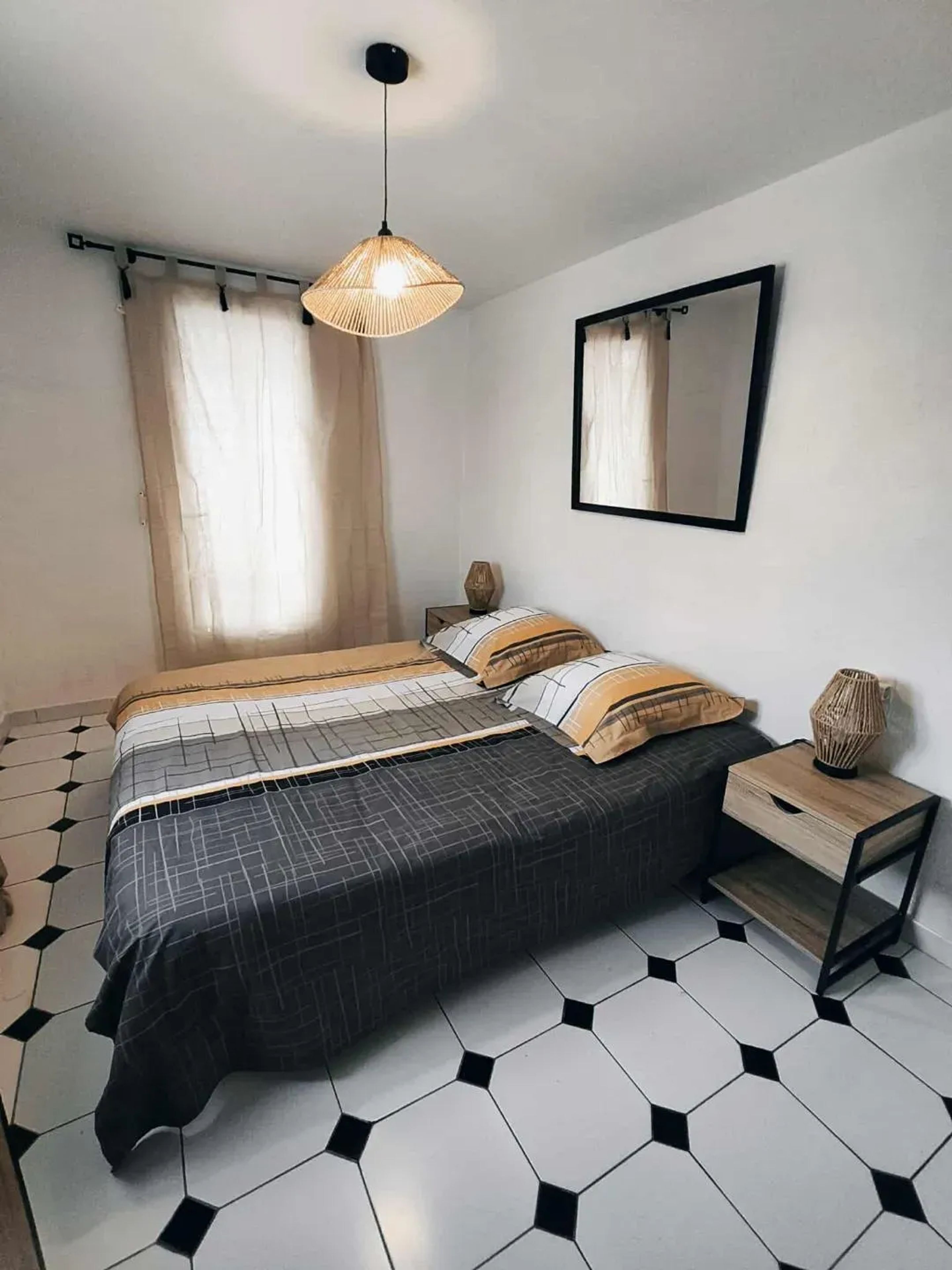 4 chambres, fer et planche à repasser, Wi-Fi gratuit