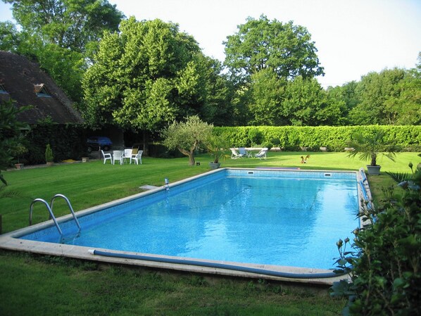 A heated pool - Homerez - House in Saint Branchs (Saint Branchs)