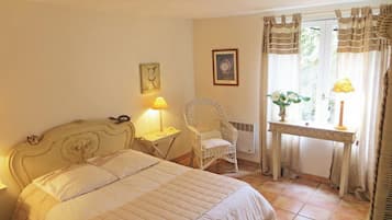 2 bedrooms, iron/ironing board, Internet